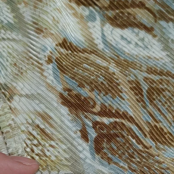 Sleeveless Patterned Top - Multicolor - Picture 3 of 4